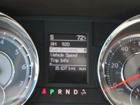 Used 2013 Chrysler Town & Country Touring FWD image 17