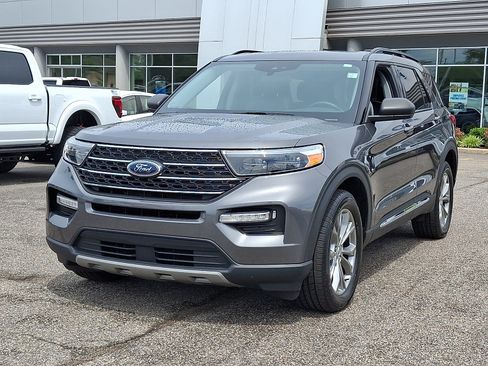 Certified 2023 Ford Explorer XLT w/ Equipment Group 202A AWD/4WD image 4