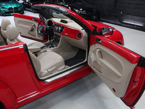 Used 2014 Volkswagen Beetle TDI FWD image 35
