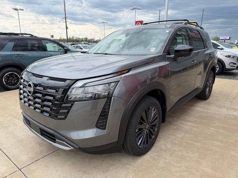 New 2026 Nissan Pathfinder SL w/ SL Premium Package image 7