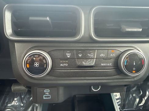 Used 2023 Ford Maverick XL FWD image 17