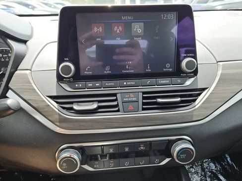 Used 2025 Nissan Altima 2.5 SV FWD image 17