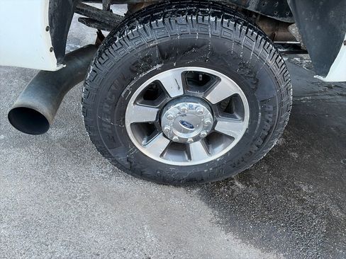 Used 2011 Ford F250 XLT w/ Chrome Pkg image 15