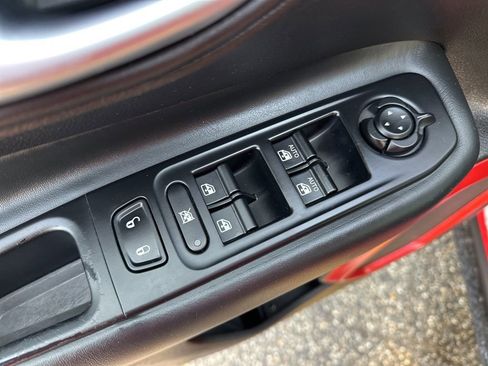 Used 2019 Jeep Renegade Trailhawk image 16