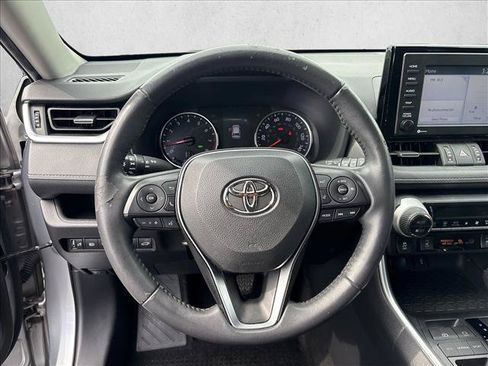 Used 2020 Toyota RAV4 XLE Premium FWD image 17