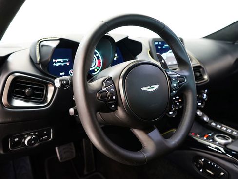 Used 2023 Aston Martin V8 Vantage Coupe image 14