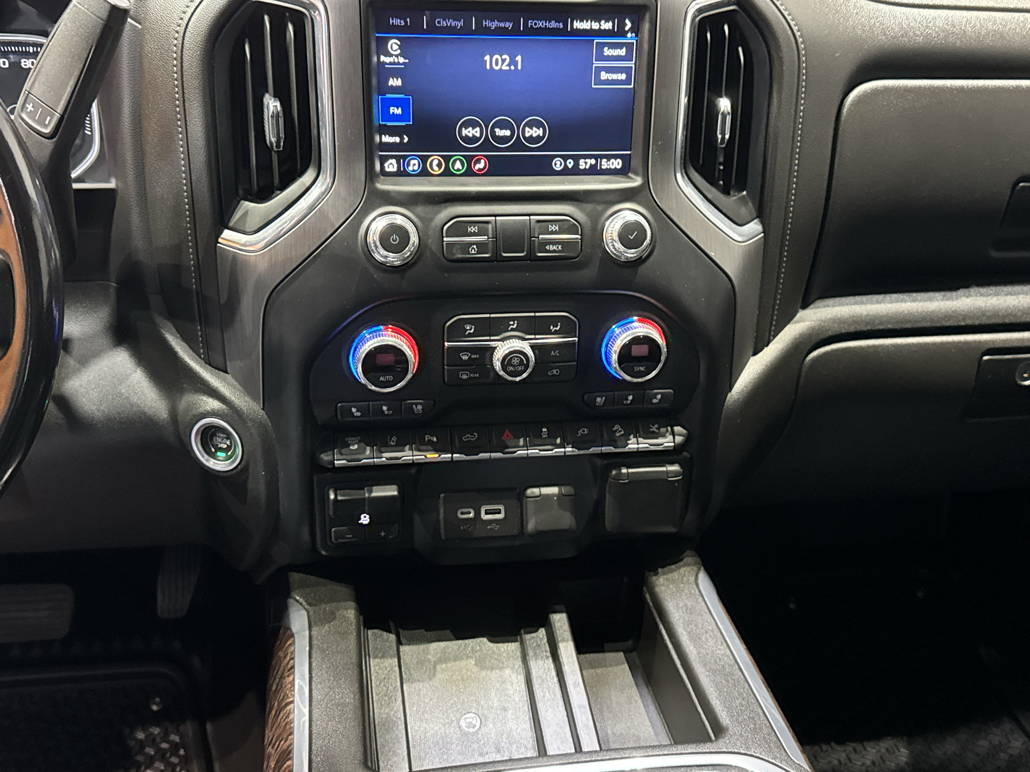 Used 2023 GMC Sierra 3500 Denali w/ Denali Black Diamond Edition AWD/4WD image 33