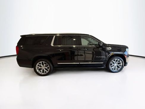 Certified 2022 GMC Yukon XL SLT w/ SLT Premium Package AWD/4WD image 8