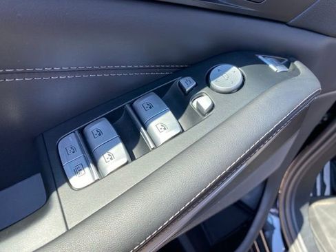 Used 2020 BMW X7 M50i image 16