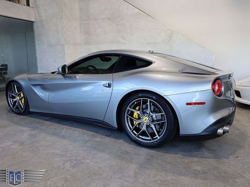 Used 2016 Ferrari F12 Berlinetta image 5