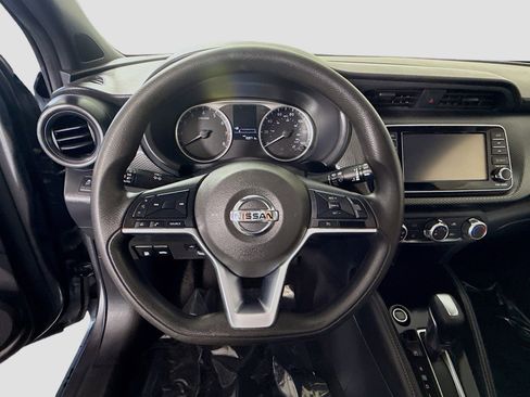 Used 2019 Nissan Kicks S image 13