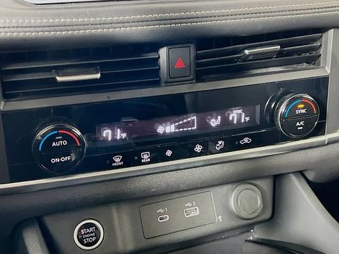Used 2023 Nissan Rogue SV AWD/4WD image 19