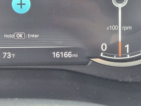 Used 2025 Genesis G70 2.5T image 24