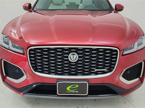 Used 2025 Jaguar F-PACE R-Dynamic S image 8