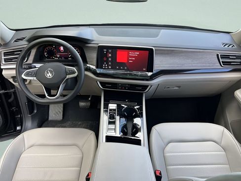 Used 2025 Volkswagen Atlas SEL image 21