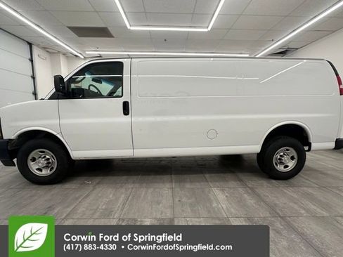 Used 2018 Chevrolet Express 2500 Extended image 2