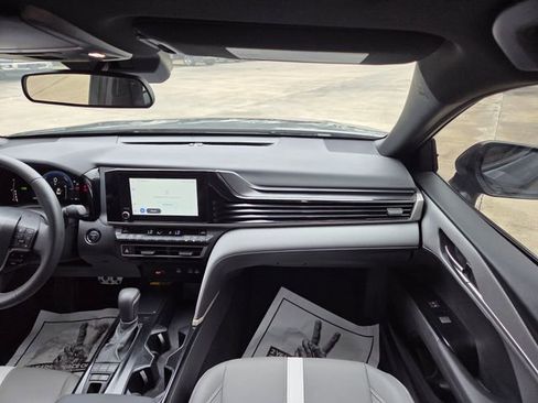 Used 2025 Toyota Camry SE image 19