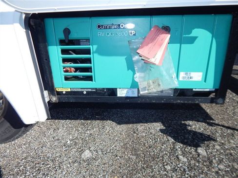 Used 2015 Mercedes-Benz Sprinter 3500 image 11