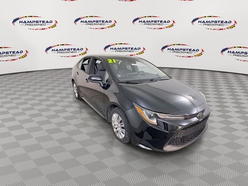 Used 2021 Toyota Corolla LE FWD image 2