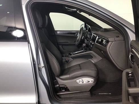 Certified 2026 Porsche Macan AWD/4WD image 21