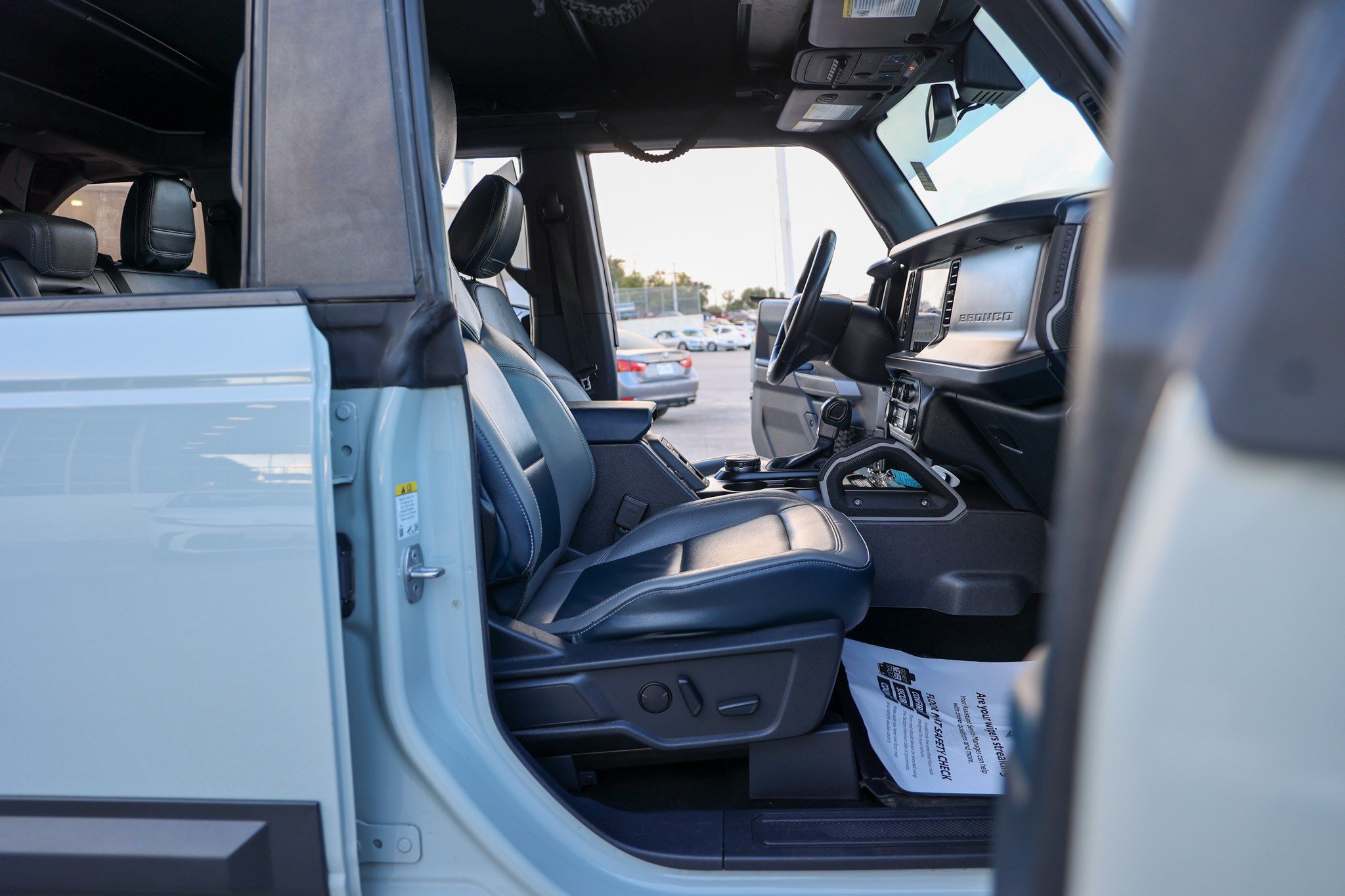 Used 2022 Ford Bronco Outer Banks AWD/4WD image 43