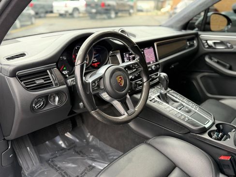 Used 2021 Porsche Macan Turbo image 2