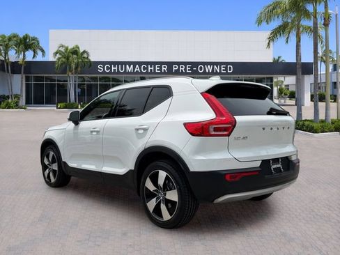 Used 2020 Volvo XC40 T4 Momentum FWD image 5