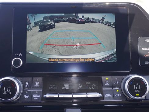 Used 2024 Toyota Highlander LE AWD/4WD image 19