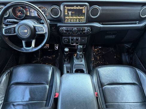 Used 2018 Jeep Wrangler Unlimited Sahara AWD/4WD image 24