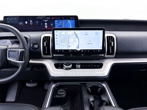Used 2025 Ford Expedition Max Active AWD/4WD image 8