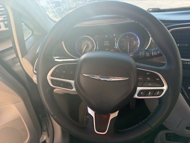 Used 2024 Chrysler Pacifica Touring-L FWD image 22