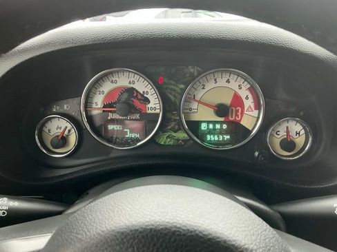 Used 2017 Jeep Wrangler Unlimited Rubicon image 23