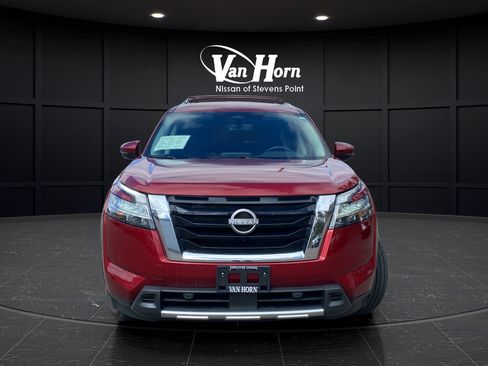 Used 2024 Nissan Pathfinder SL AWD/4WD image 8