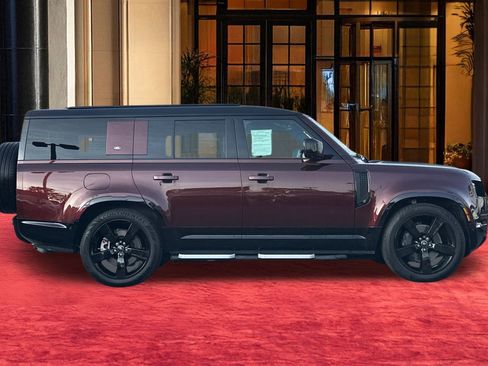 Used 2023 Land Rover Defender 130 X-Dynamic SE image 9