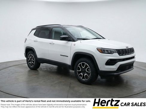 Used 2025 Jeep Compass Trailhawk image 1