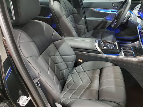 Used 2025 BMW 760i xDrive w/ Executive Package AWD/4WD image 14
