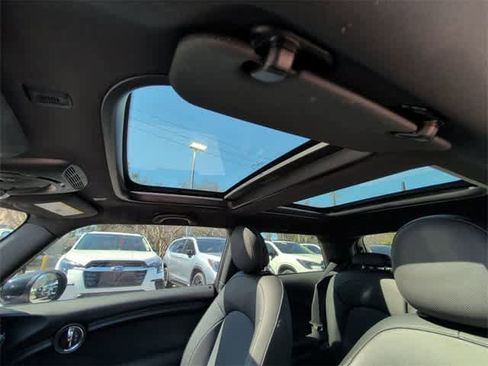 Used 2020 MINI Cooper 2-Door Hardtop image 15