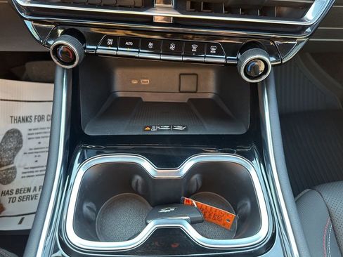 Used 2025 Chevrolet Traverse Z71 w/ Enhanced Driving Package image 23