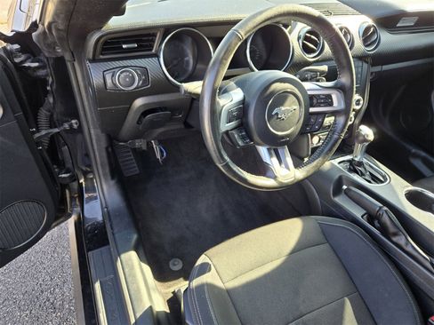 Used 2015 Ford Mustang Coupe image 25