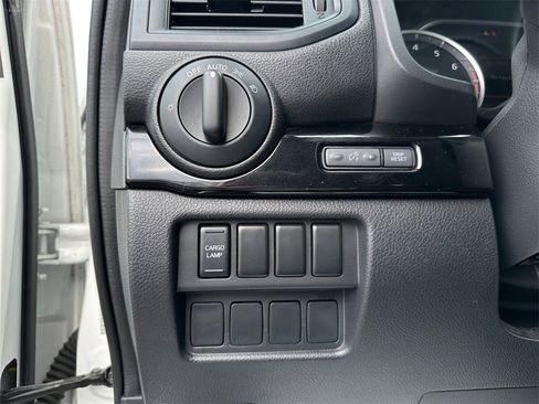 Used 2023 Nissan Titan SV image 31