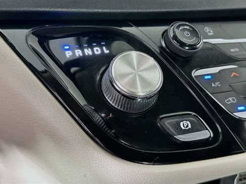 Used 2021 Chrysler Voyager Lxi FWD image 19