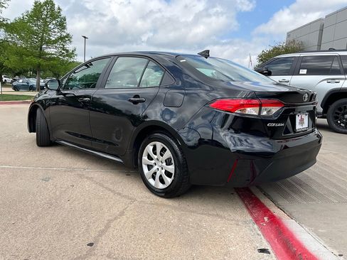 Used 2025 Toyota Corolla LE image 8