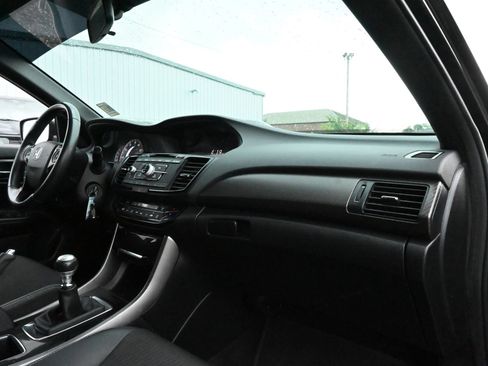 Used 2017 Honda Accord Sport image 20