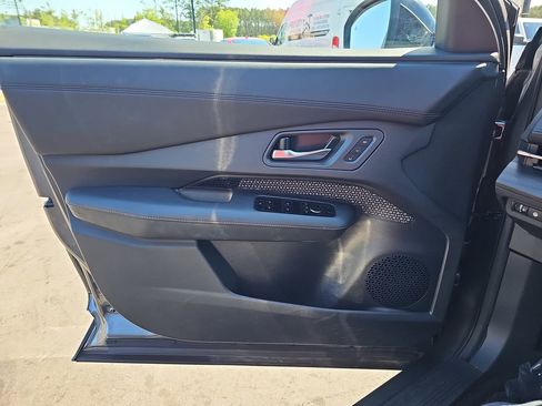 Used 2023 Nissan Ariya FWD image 31