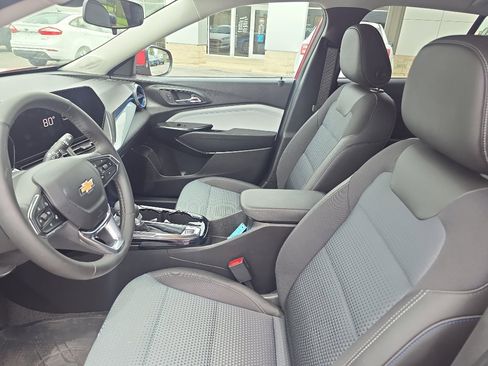 Used 2026 Chevrolet Trax LT w/ Driver Confidence Package FWD image 4