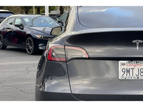 Used 2024 Tesla Model Y Standard Range image 43