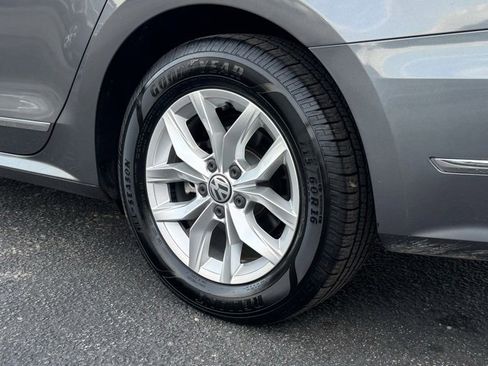 Used 2017 Volkswagen Passat 1.8T S image 22