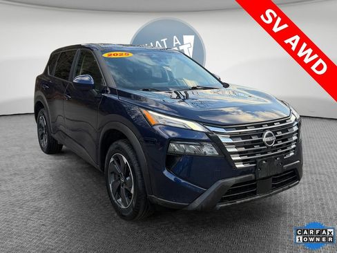 Used 2025 Nissan Rogue SV image 1