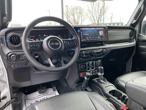 Used 2024 Jeep Wrangler Unlimited Rubicon 4xe image 34