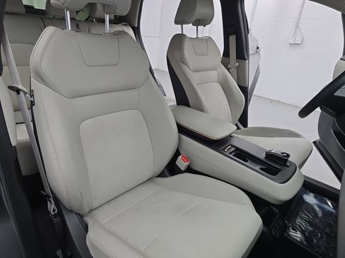 Certified 2023 Nissan Ariya EMPOWER+ image 10
